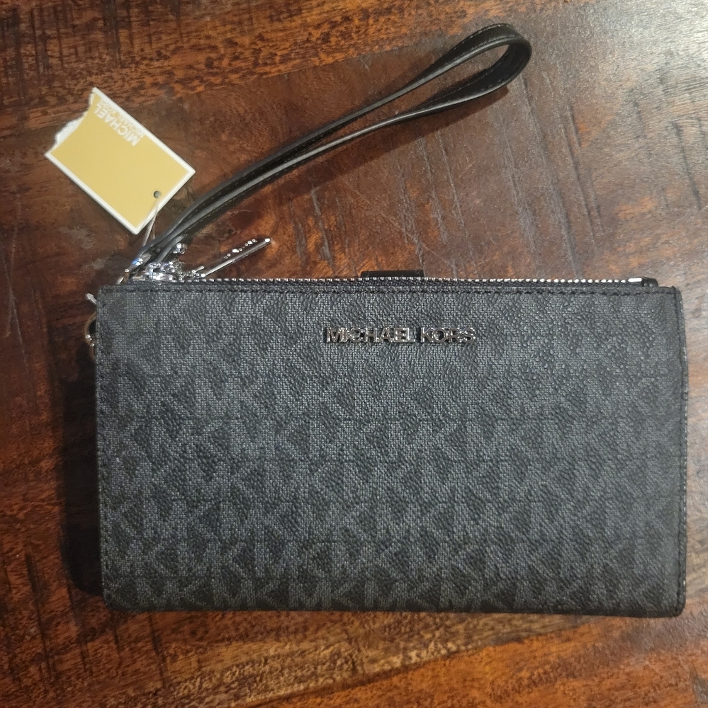 NWT Michael Kors Wallet Wristlet with Phone Storage